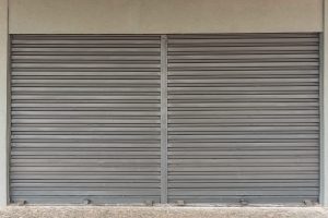 Volet roulant à tirage direct : quand préférer le manuel au motorisé ?